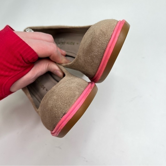 NEW UNITED Nude Tan Suede Barbie Pink Trim Stacked Heel Spring Base Pumps Heels - Picture 4 of 12